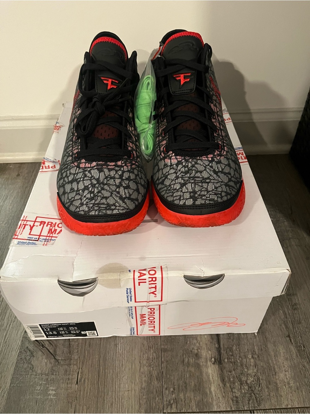 Nike Black and Red Men's Sneakers with Patterned Upper
